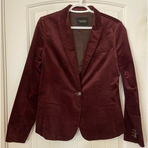 Banana Republic burgundy velvet women’s blazer in size US 10.